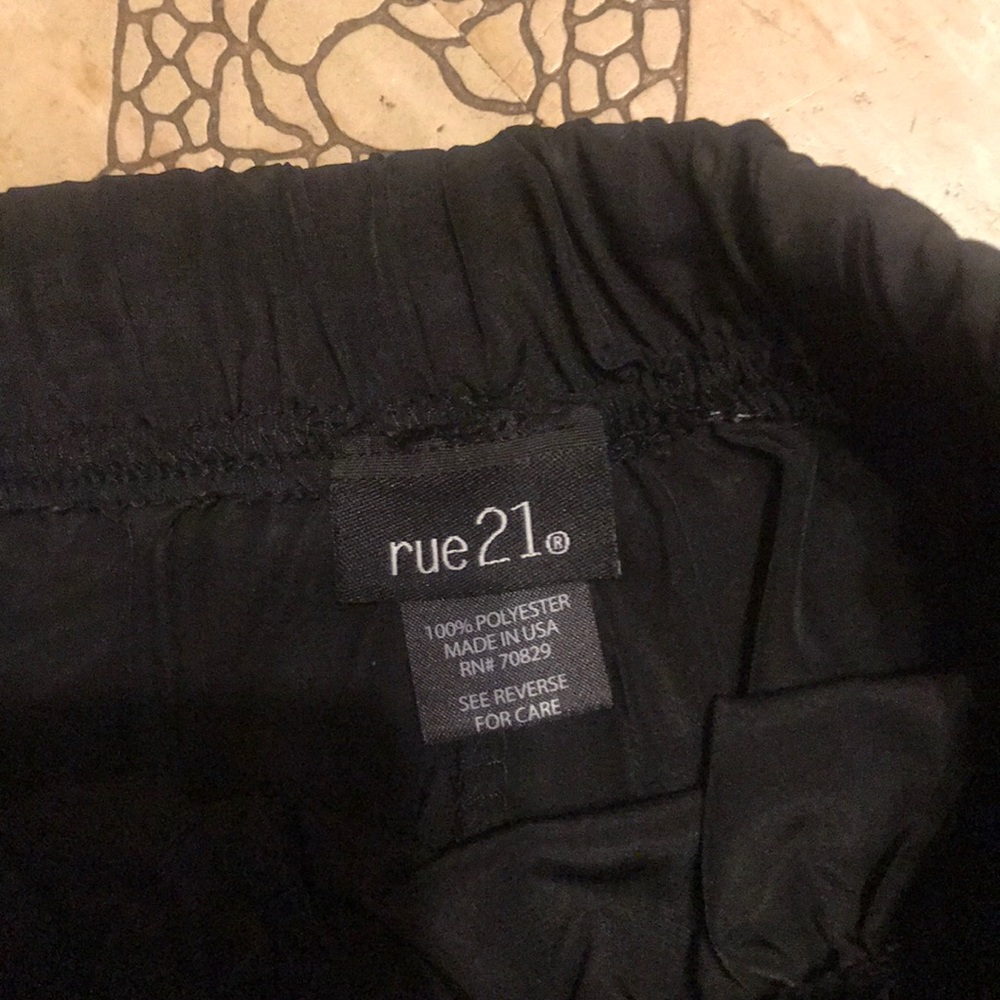 Shorts - Picture 3 of 4